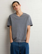 AE スタンダード・フィット・リブド・インVネックTシャツ