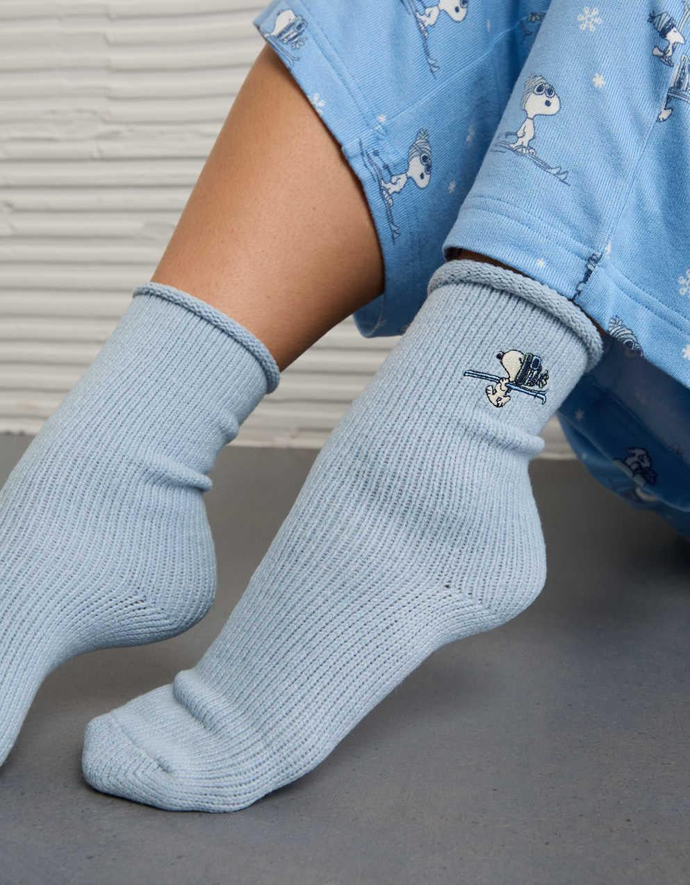 AE Snoopy Skier Crew Socks