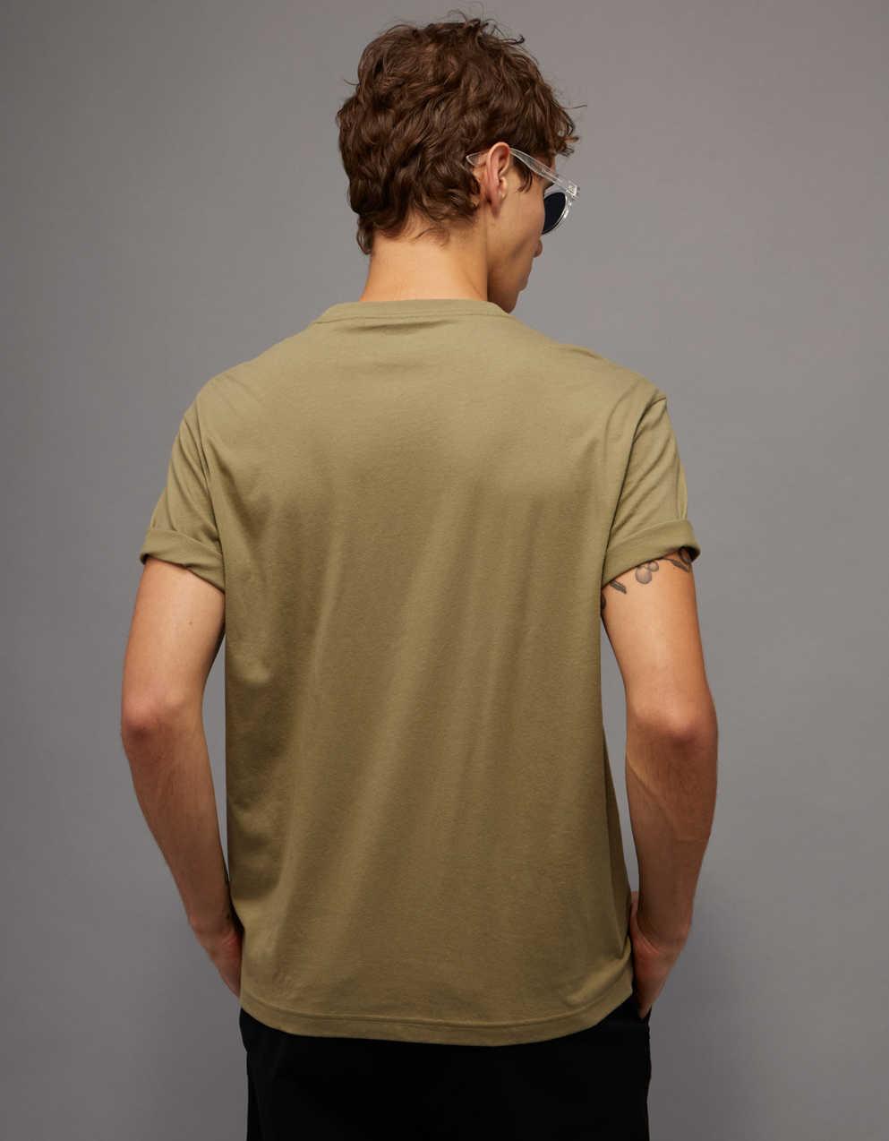 AE Standard Fit Lightweight Logo Graphic T-Shirt