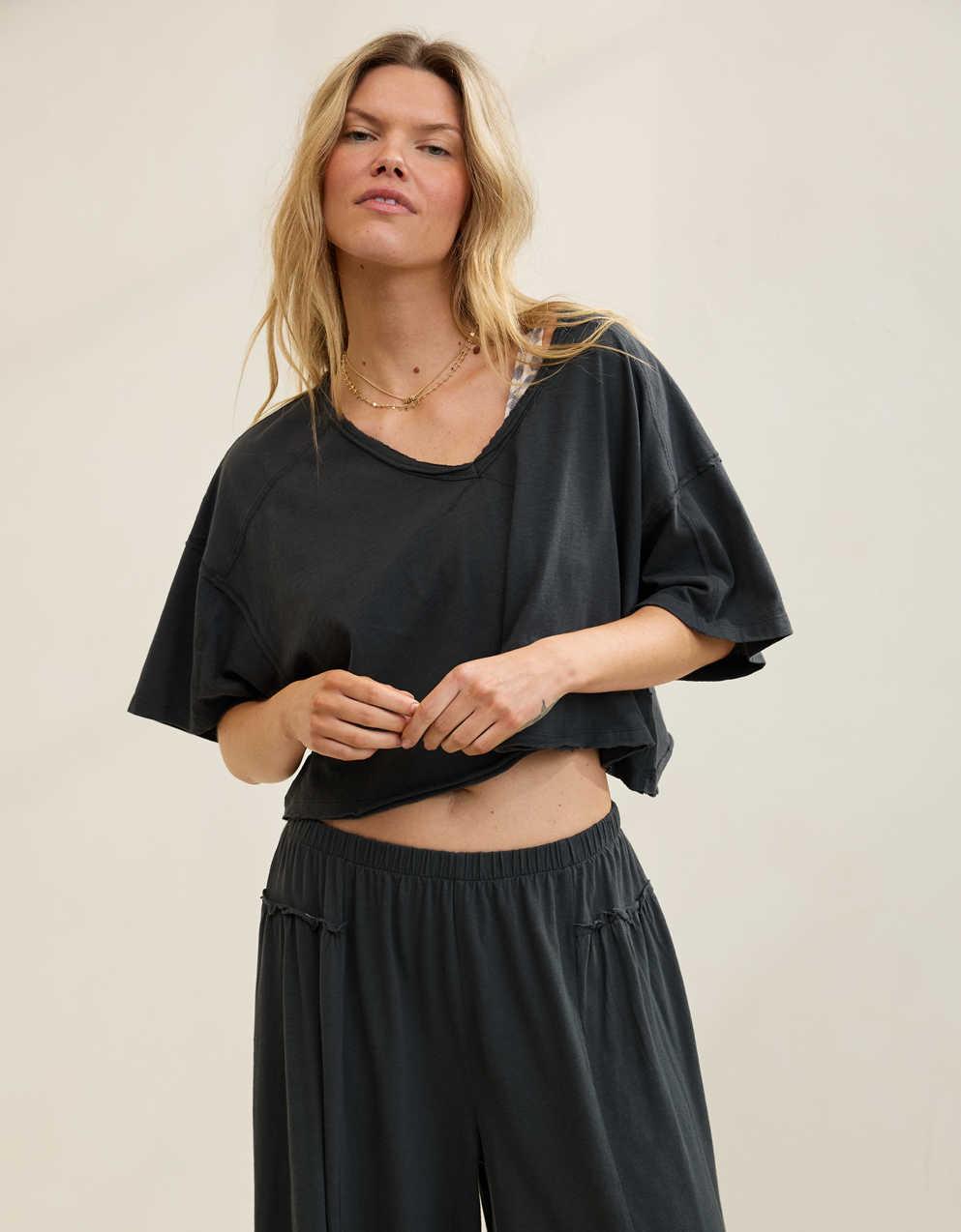 Aerie ハピエスト クロップド VネックTシャツ