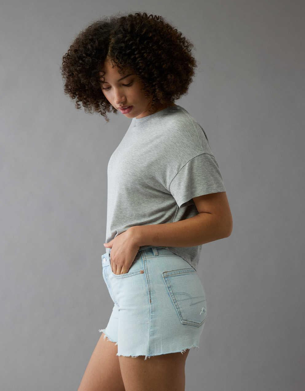 AE Strigid Curvy スーパーハイウエスト・リラックスショートパンツ