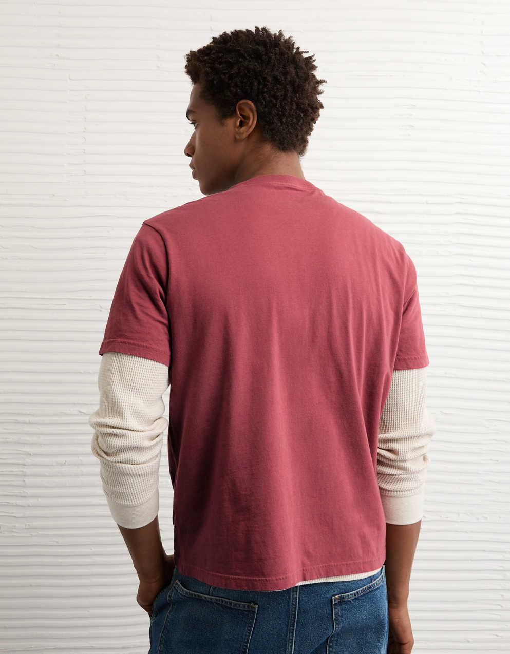 AEスタンダードフィットロゴグラフィックTシャツ