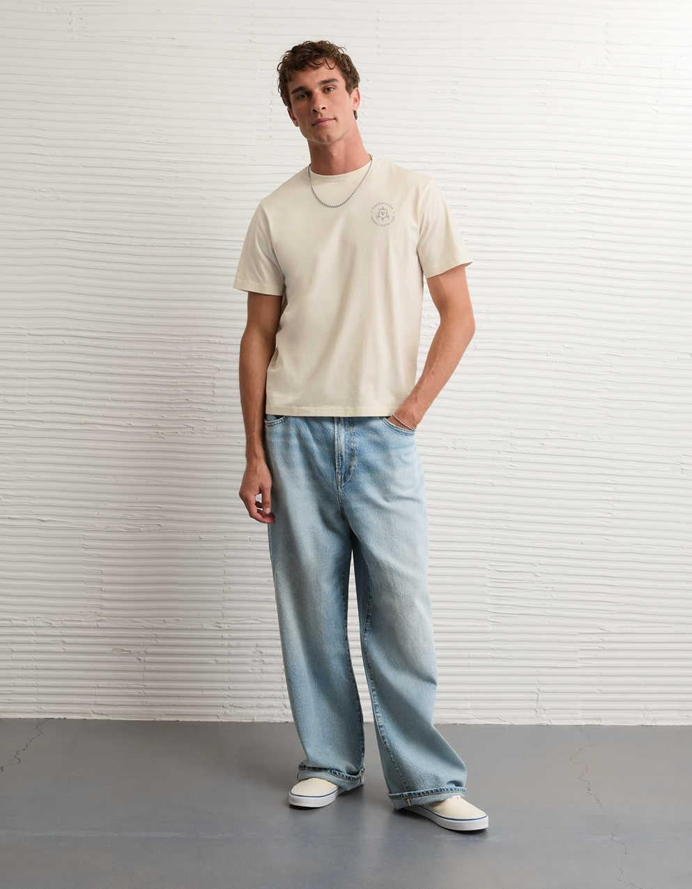 AEスタンダードフィットロゴグラフィックTシャツ
