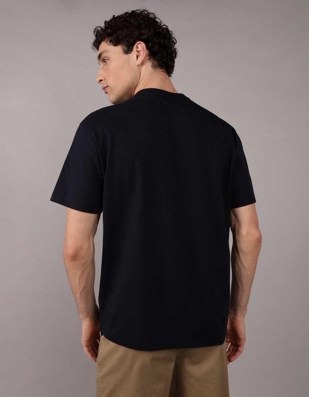 AEスタンダードフィットロゴグラフィックTシャツ