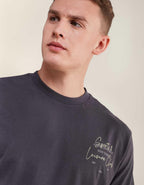 AE スタンダード・フィット・グラフィックTシャツ