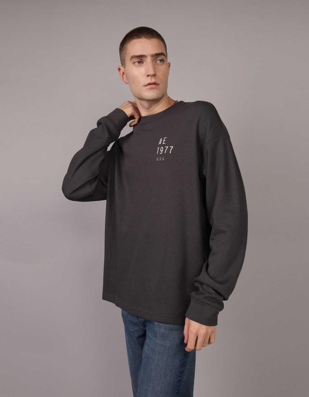 AE オーバーサイズ ロングスリーブ エレベイテッド ロゴ グラフィック サーマル Tシャツ