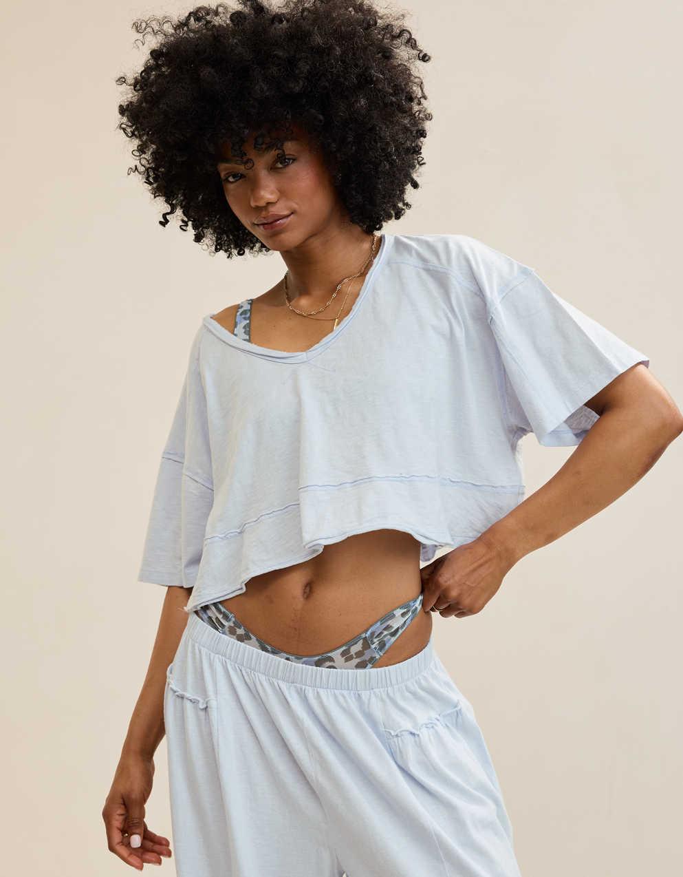 Aerie ハピエスト クロップド VネックTシャツ