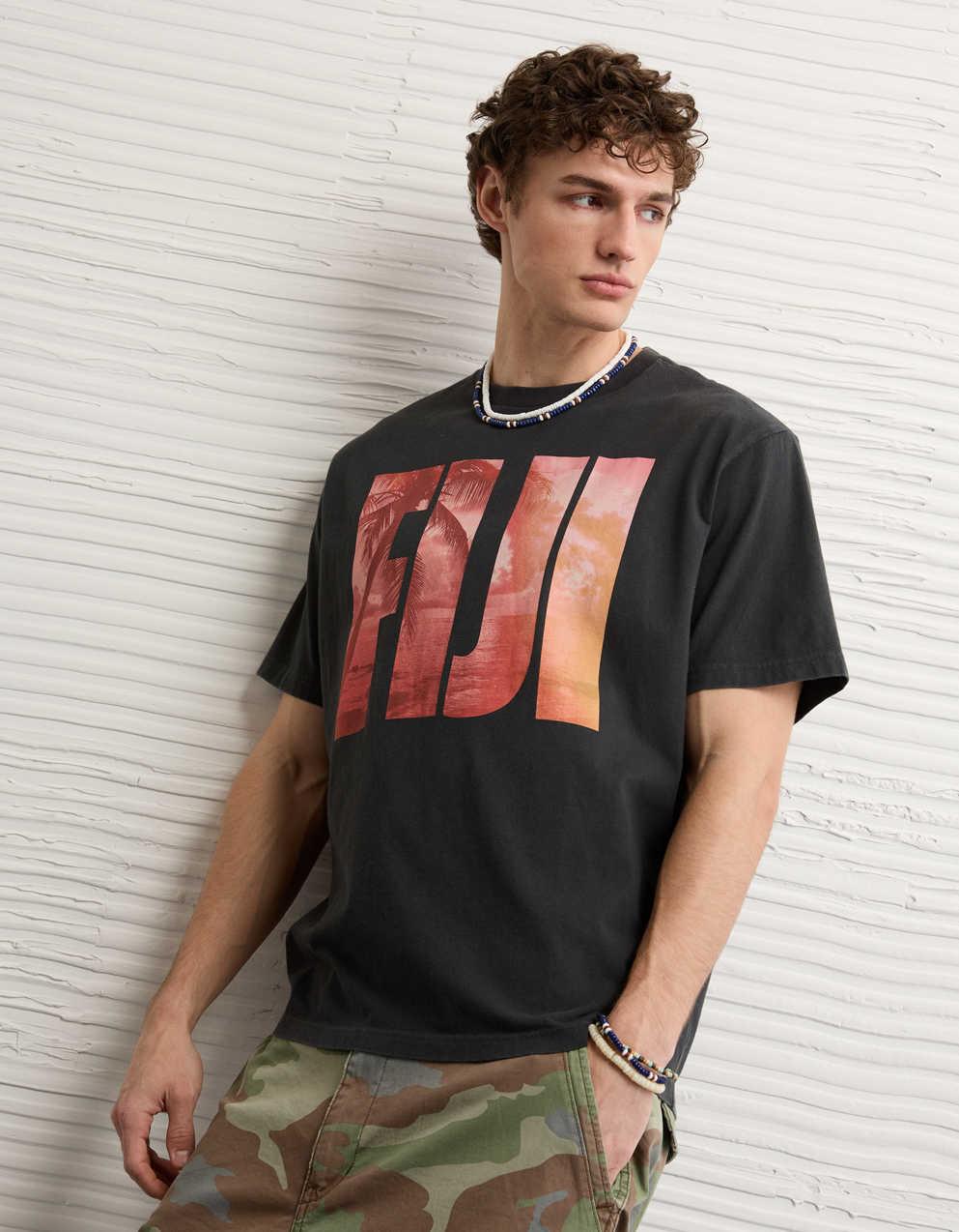 AE スタンダードフィット デスティネーション グラフィックTシャツ
