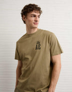AEスタンダードフィットロゴグラフィックTシャツ