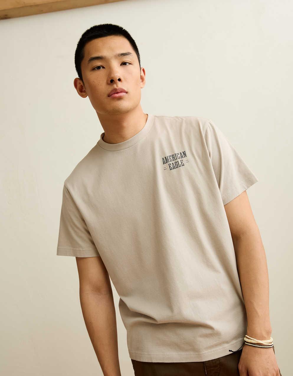 AE スタンダード・フィット・グラフィック・ロゴTシャツ