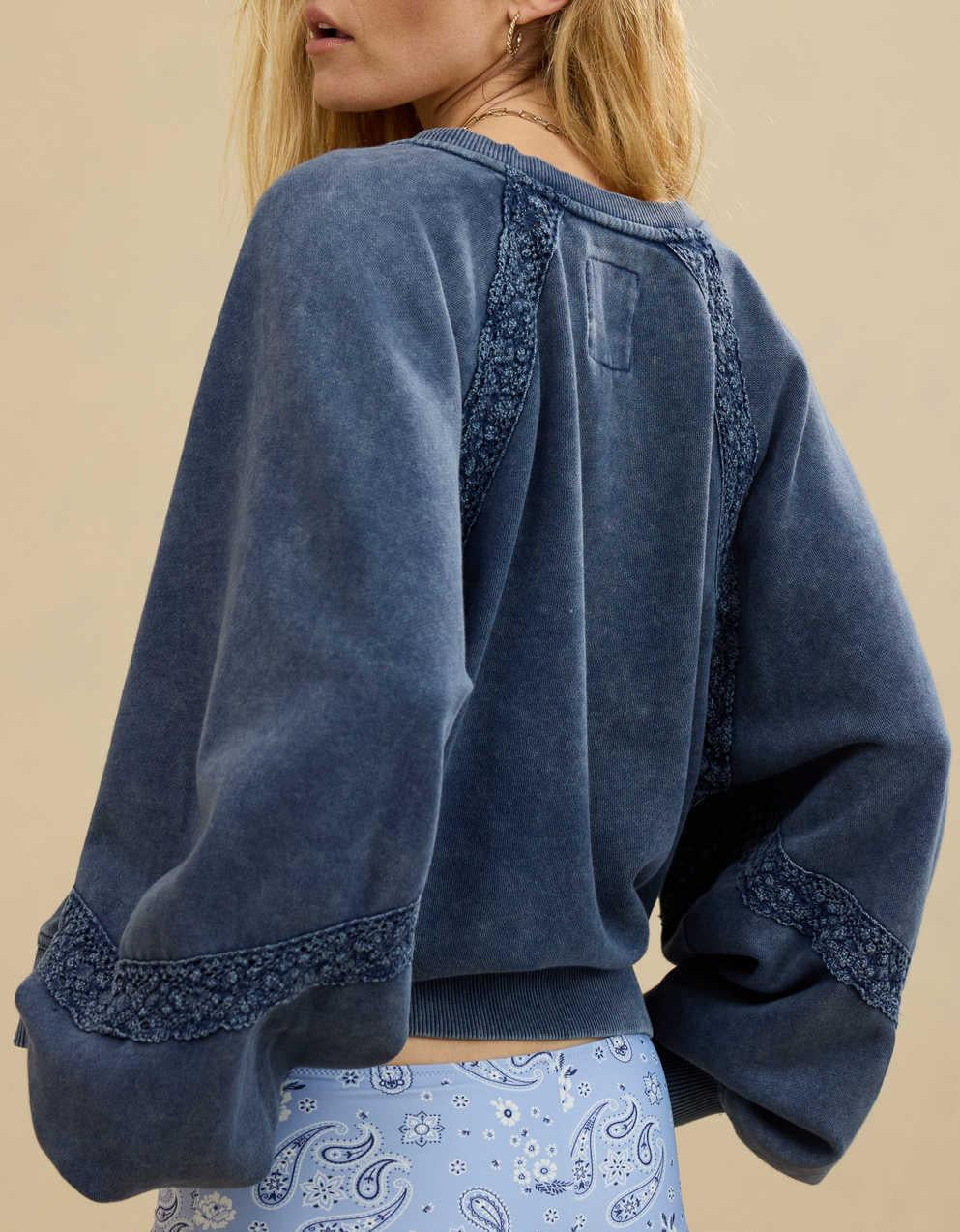 Aerie ヘイ・クロシェ・スウェットシャツ