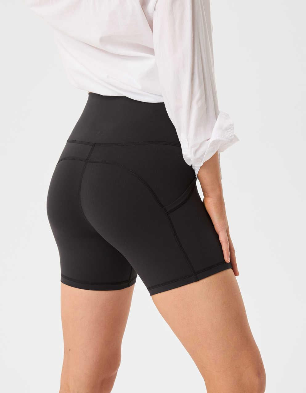 OFFLINE By Aerie The Hugger High Waisted 5" Pocket Bike Short