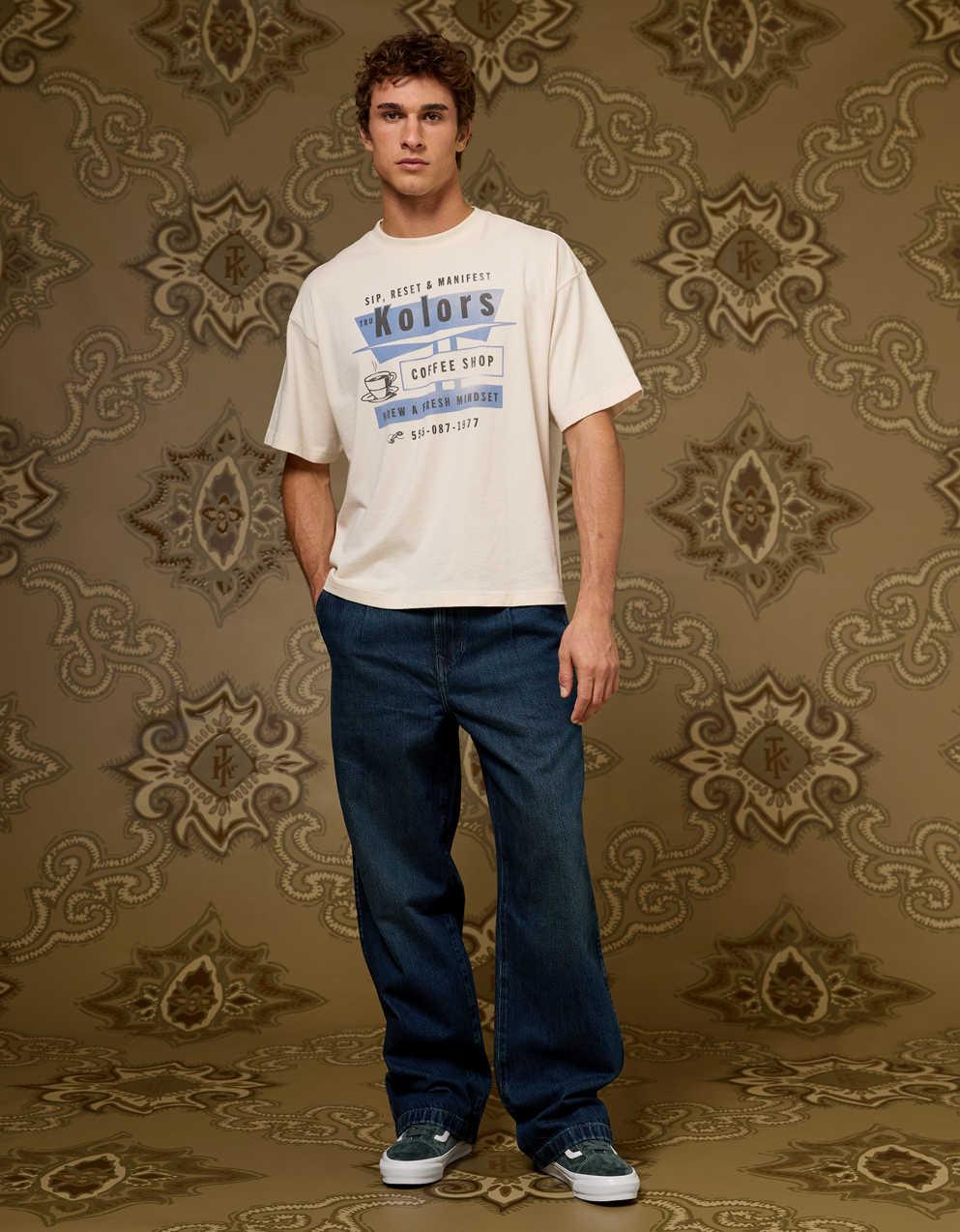 AE x Tru Kolors コーヒーショップ グラフィックTシャツ