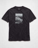AEスタンダードフィットロゴグラフィックTシャツ