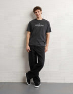AEスタンダードフィットロゴグラフィックTシャツ