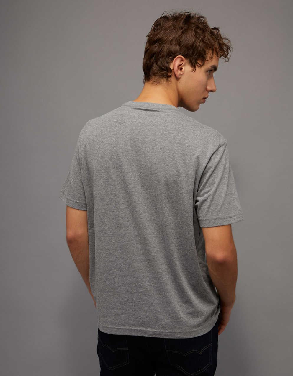 AE Standard Fit Lightweight Logo Graphic T-Shirt