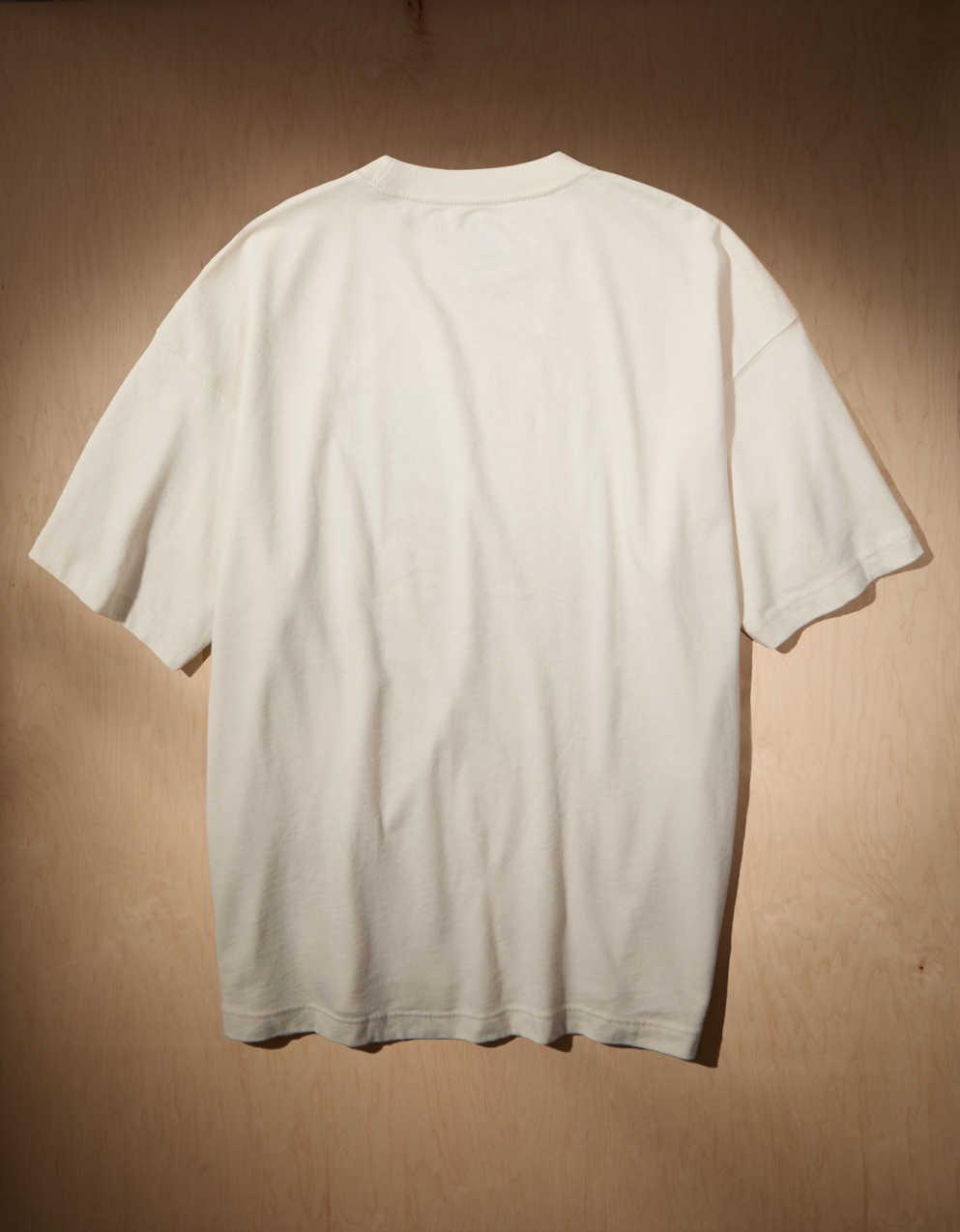 AE x Tru Kolors リスニング・ラウンジ・グラフィックTシャツ