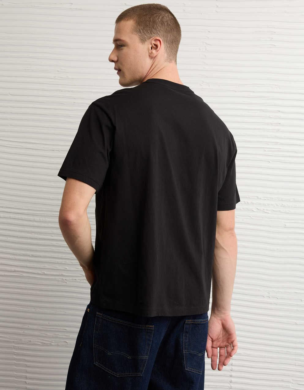 AEスタンダードフィットロゴグラフィックTシャツ