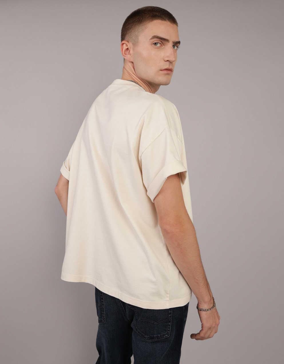 AEスタンダードフィットロゴグラフィックTシャツ