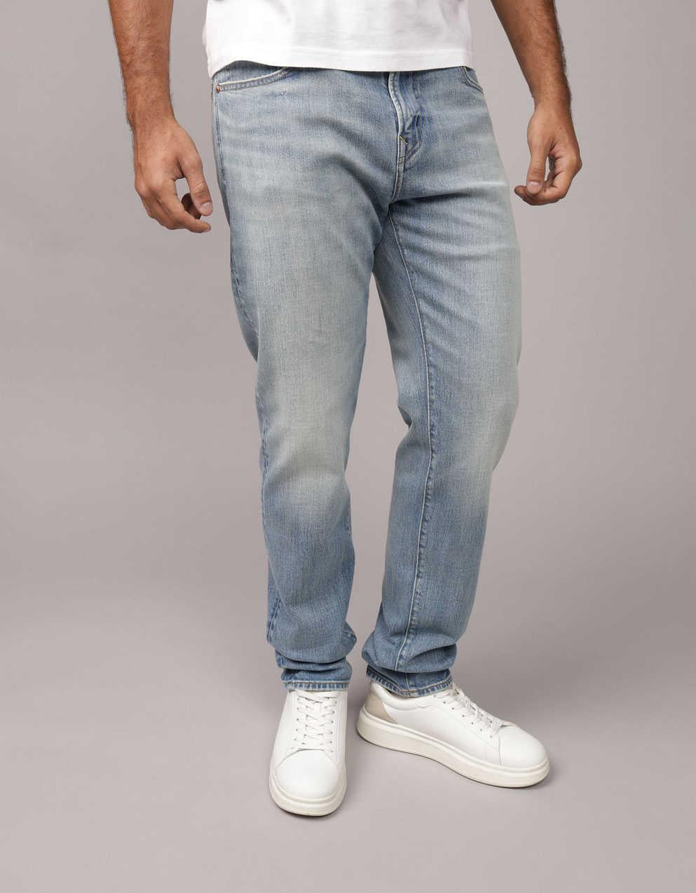 AE Flex Athletic Fit Jean