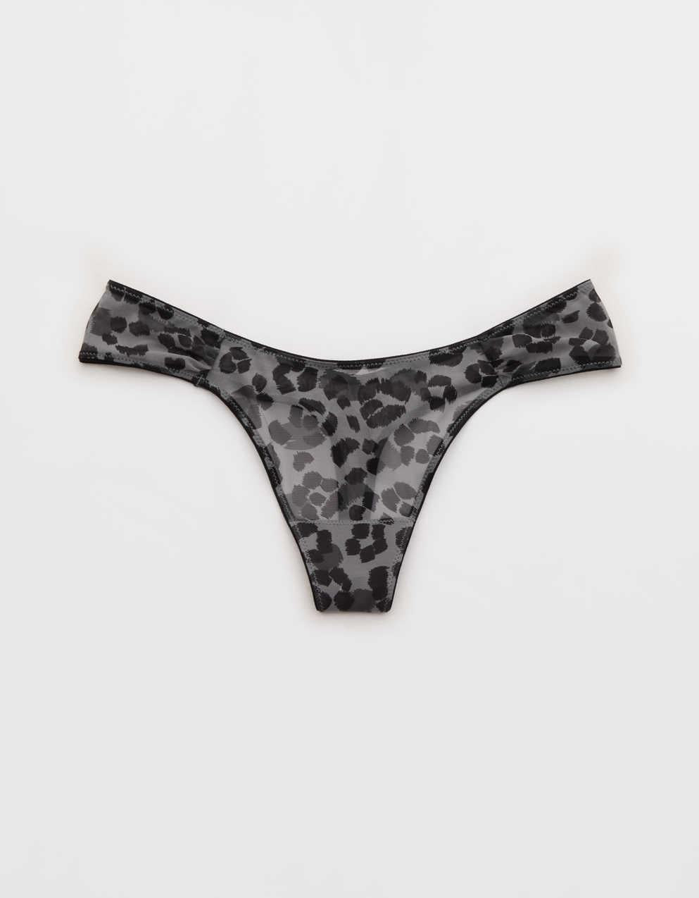 メッシュのTバック下着をアピール