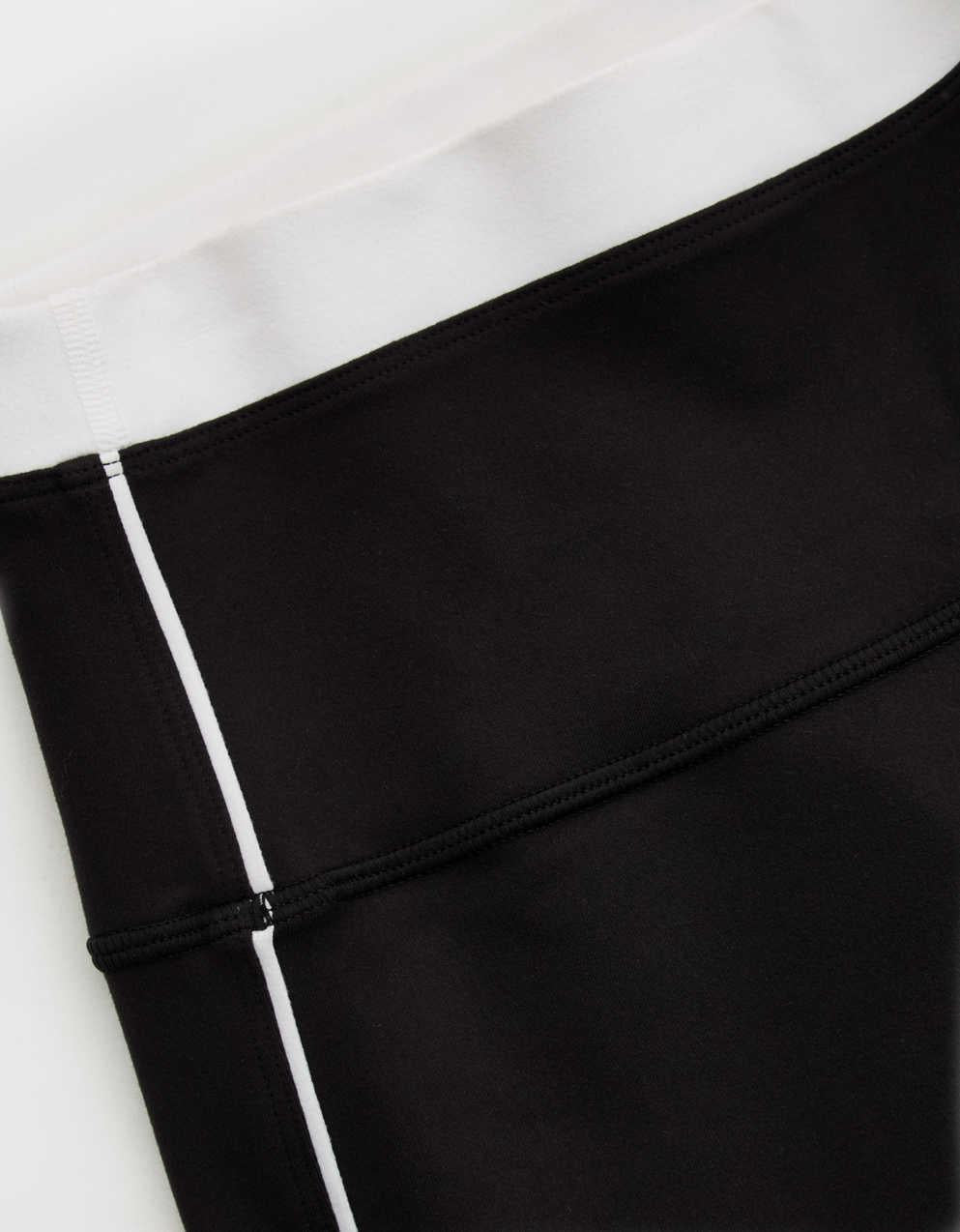 OFFLINE By Aerie The Hugger ハイウエスト5インチ・カラーブロック・バイク・ショートパンツ