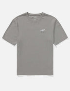 AE エレヴェイテッド ロゴ グラフィックTシャツ