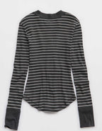 AerieヘンリーエッセンシャルレイヤリングTシャツ