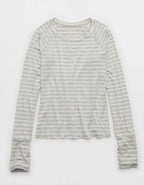 OFFLINE By Aerie サムズ・アップ・フィッテッド・Tシャツ
