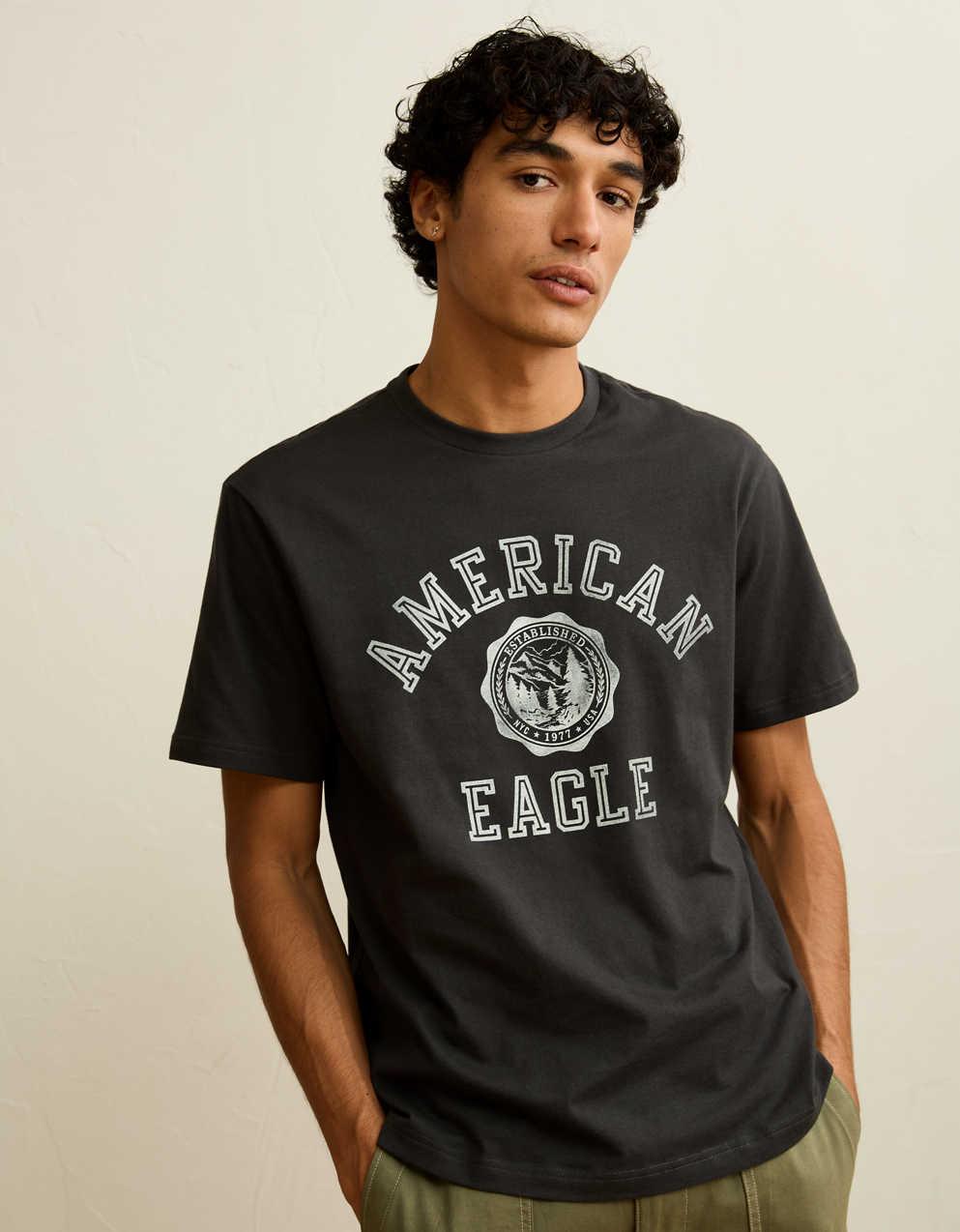 AE スタンダード・フィット・グラフィック・ロゴTシャツ