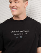 AEスタンダードフィットロゴグラフィックTシャツ