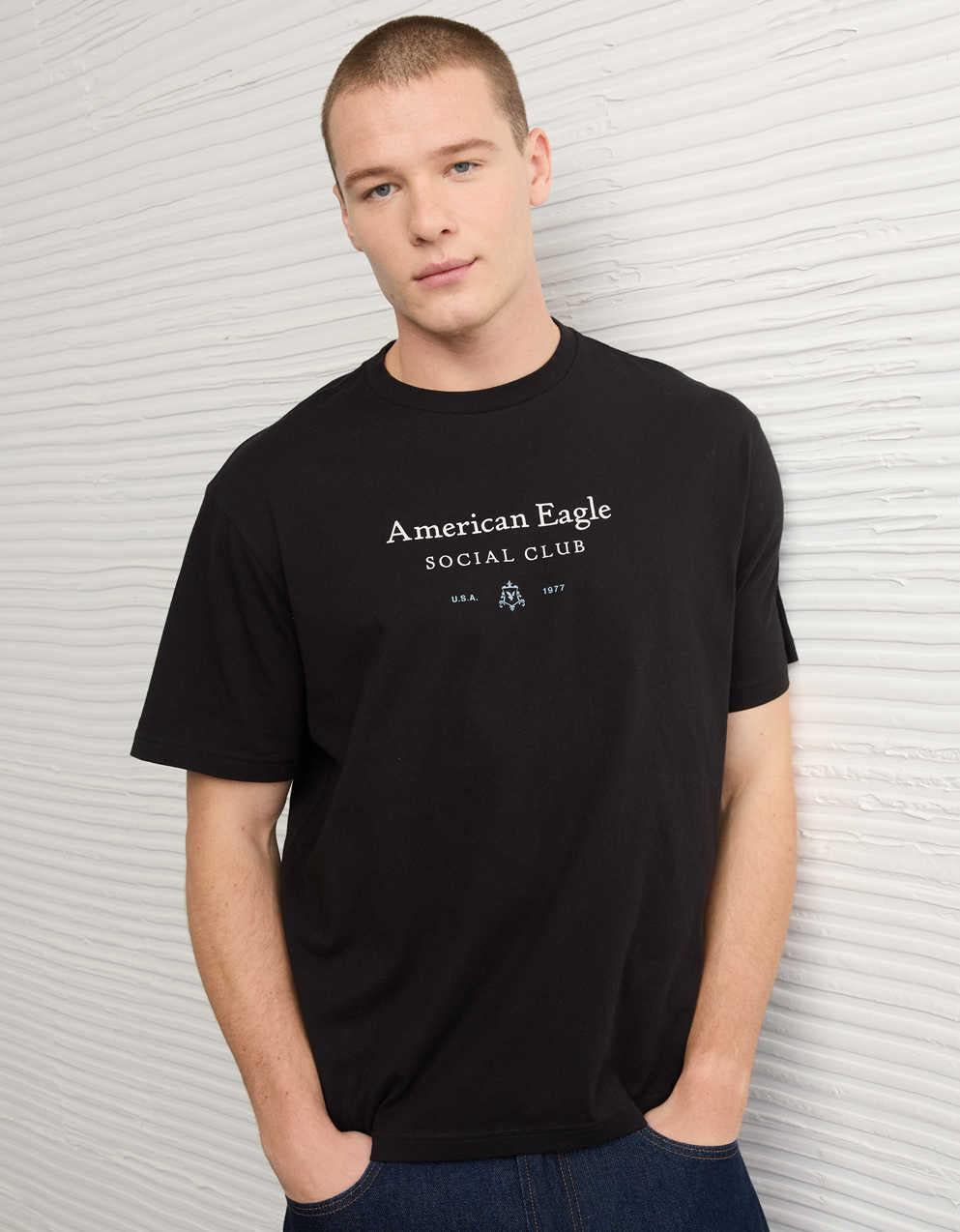 AEスタンダードフィットロゴグラフィックTシャツ