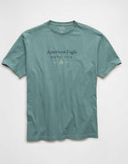 AEスタンダードフィットロゴグラフィックTシャツ