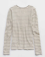 Aerie エッセンシャル・ヘンリー・レイヤリングTシャツ