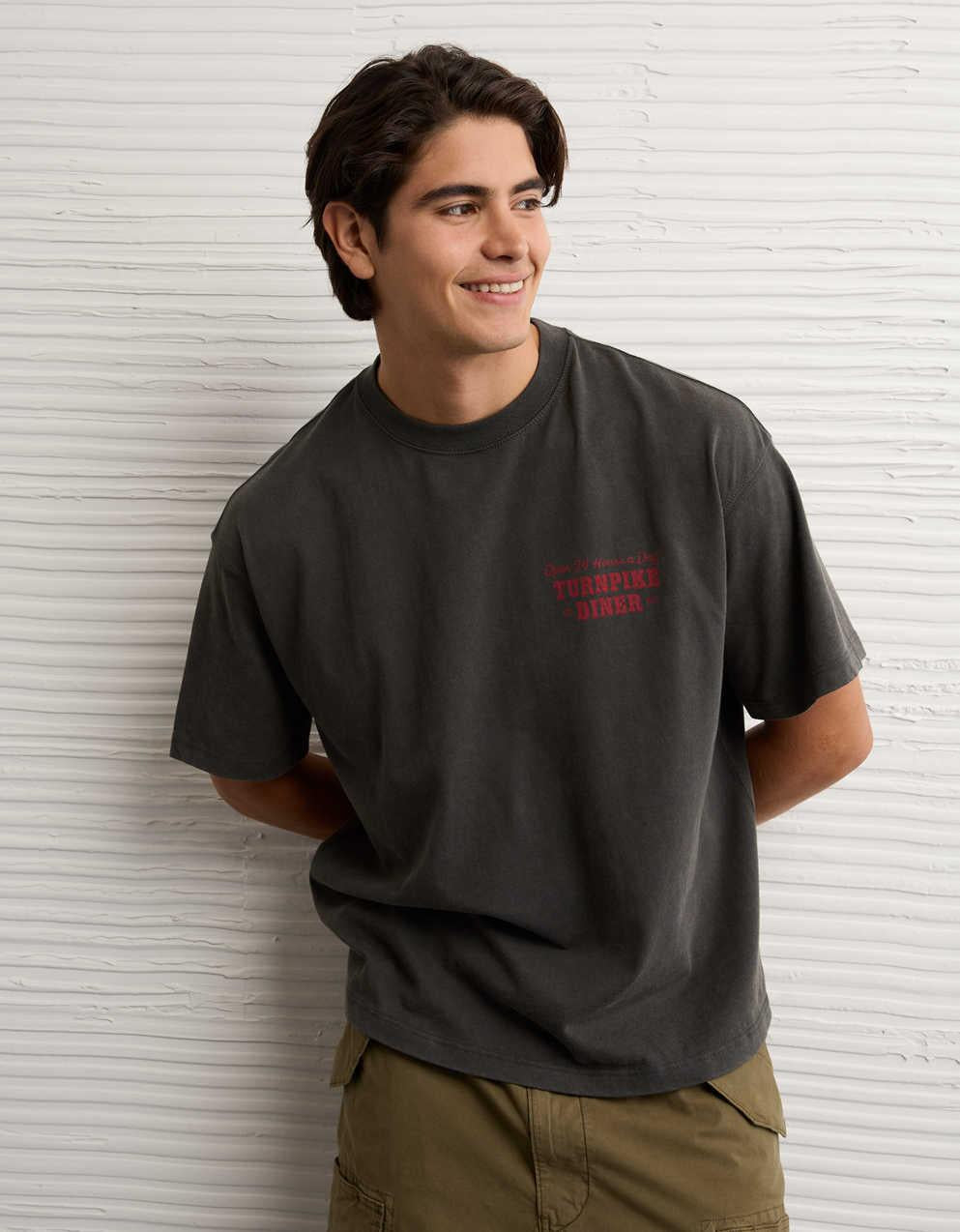 AEボクシー・デスティネーション・グラフィックTシャツ