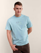 AE スタンダード・フィット・グラフィックTシャツ