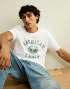 AE スタンダード・フィット・グラフィック・ロゴTシャツ
