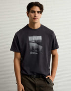 AEスタンダードフィットロゴグラフィックTシャツ
