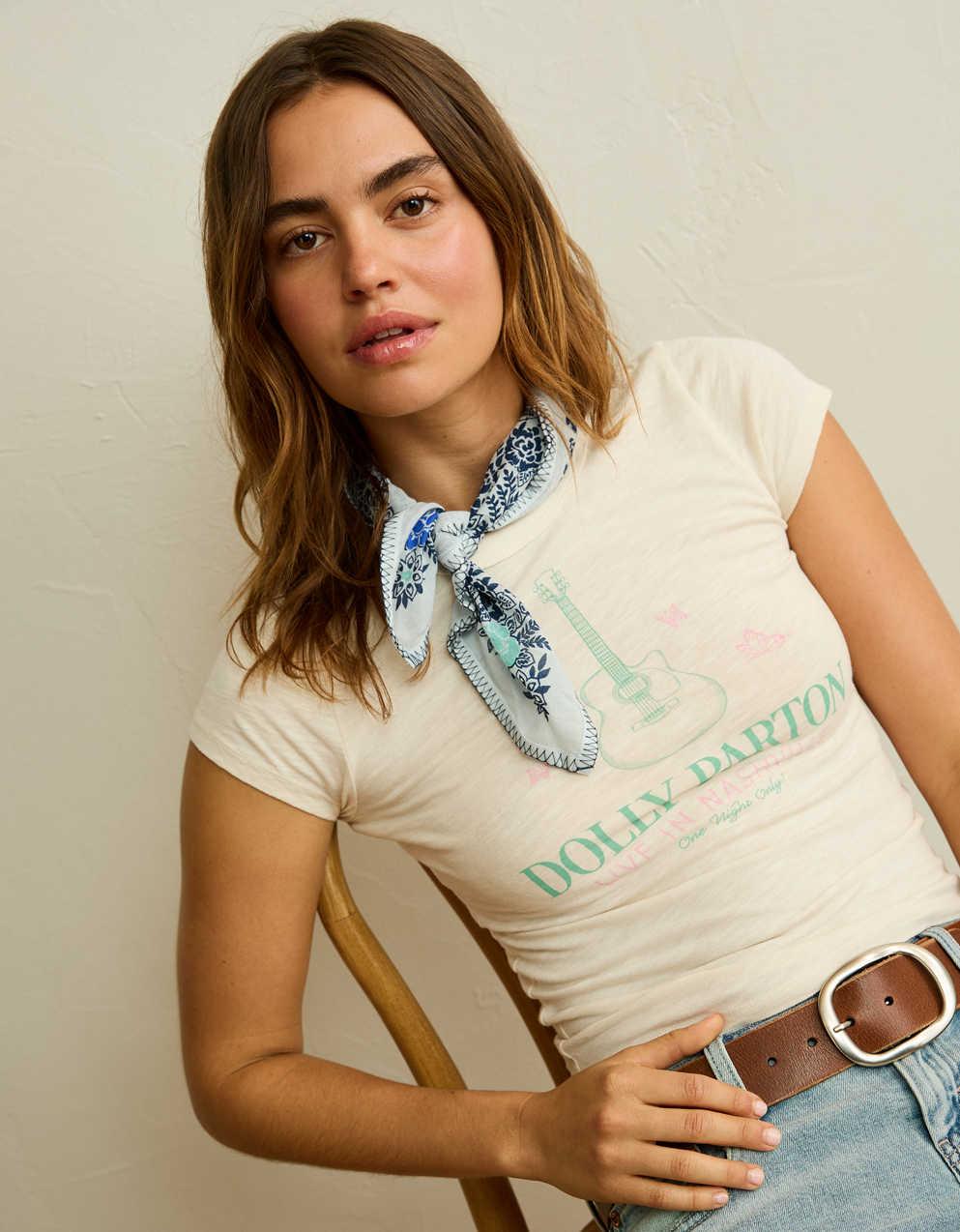 AE ドリー・パートン・グラフィック・ベビーTシャツ