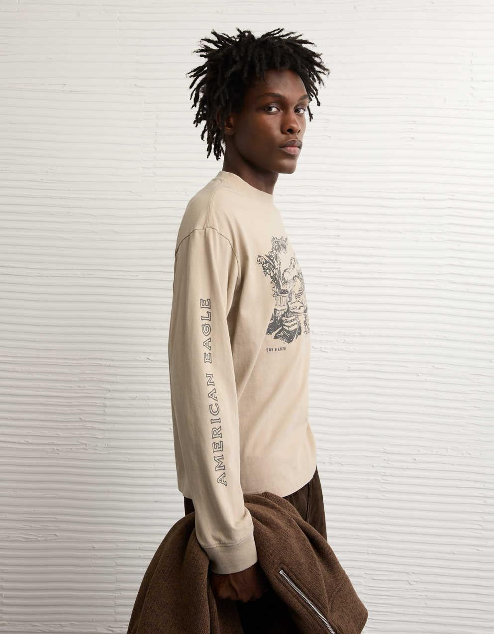 AEボクシーロングスリーブグラフィックTシャツ