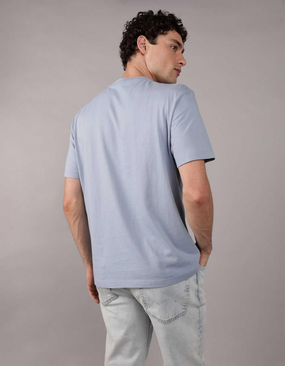 AEスタンダードフィットロゴグラフィックTシャツ