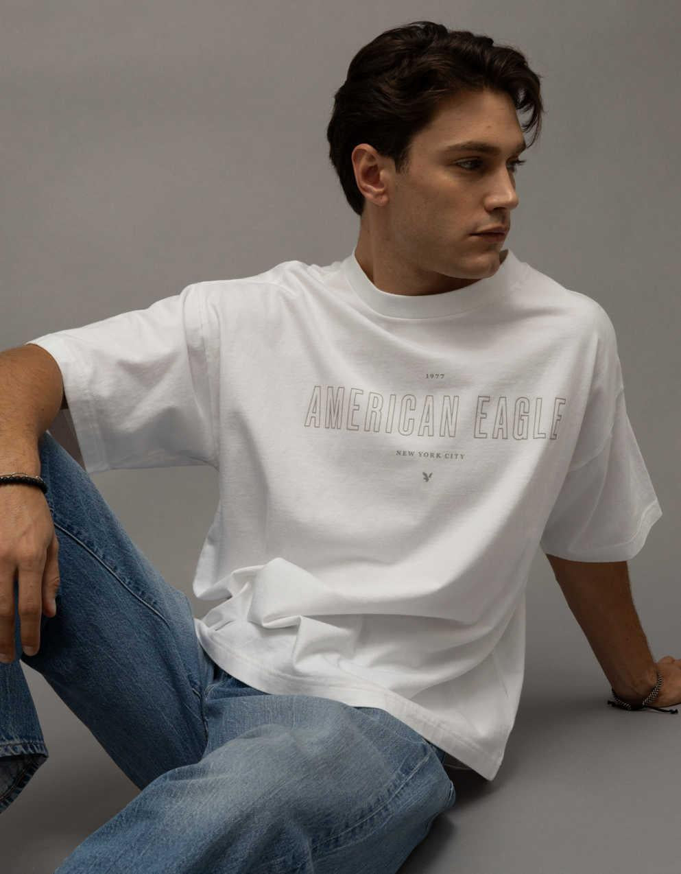 AEリラックス・ロゴ・グラフィックTシャツ