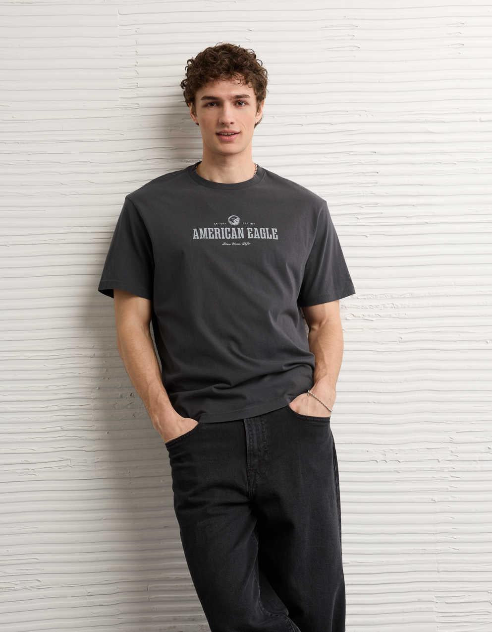 AEスタンダードフィットロゴグラフィックTシャツ