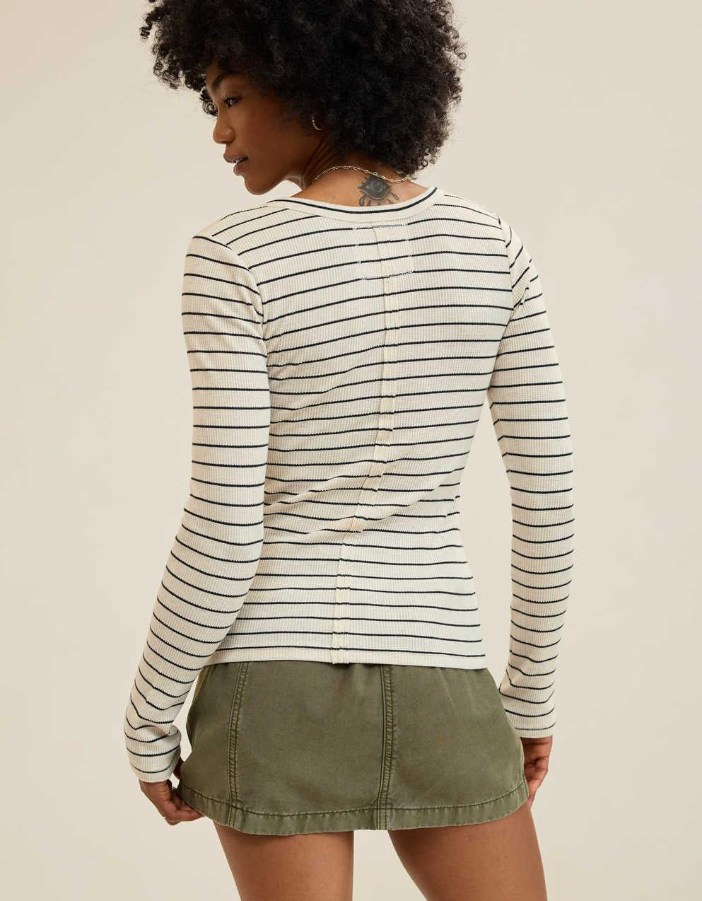 Aerie エッセンシャル・ヘンリー・レイヤリングTシャツ