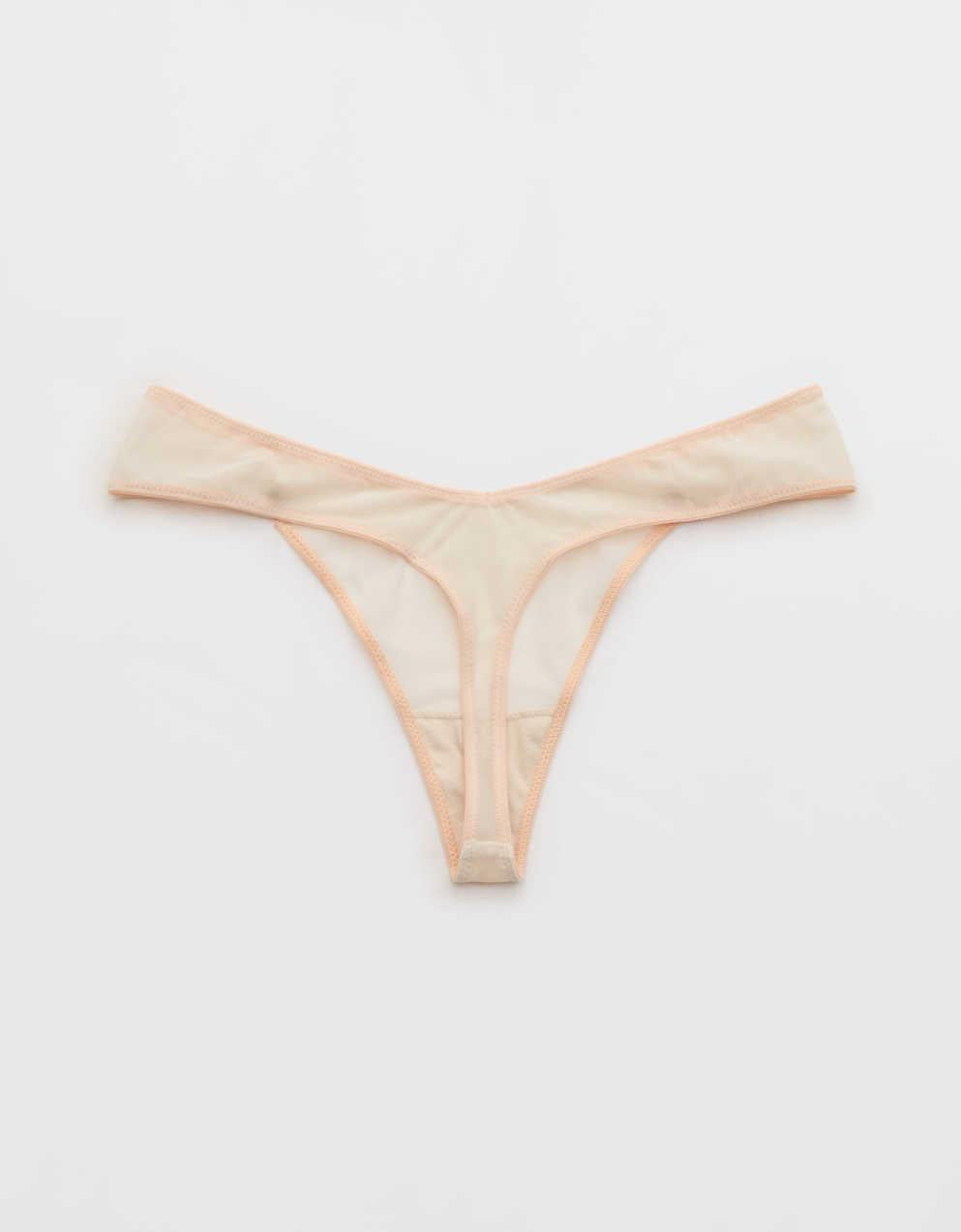 メッシュのTバック下着をアピール